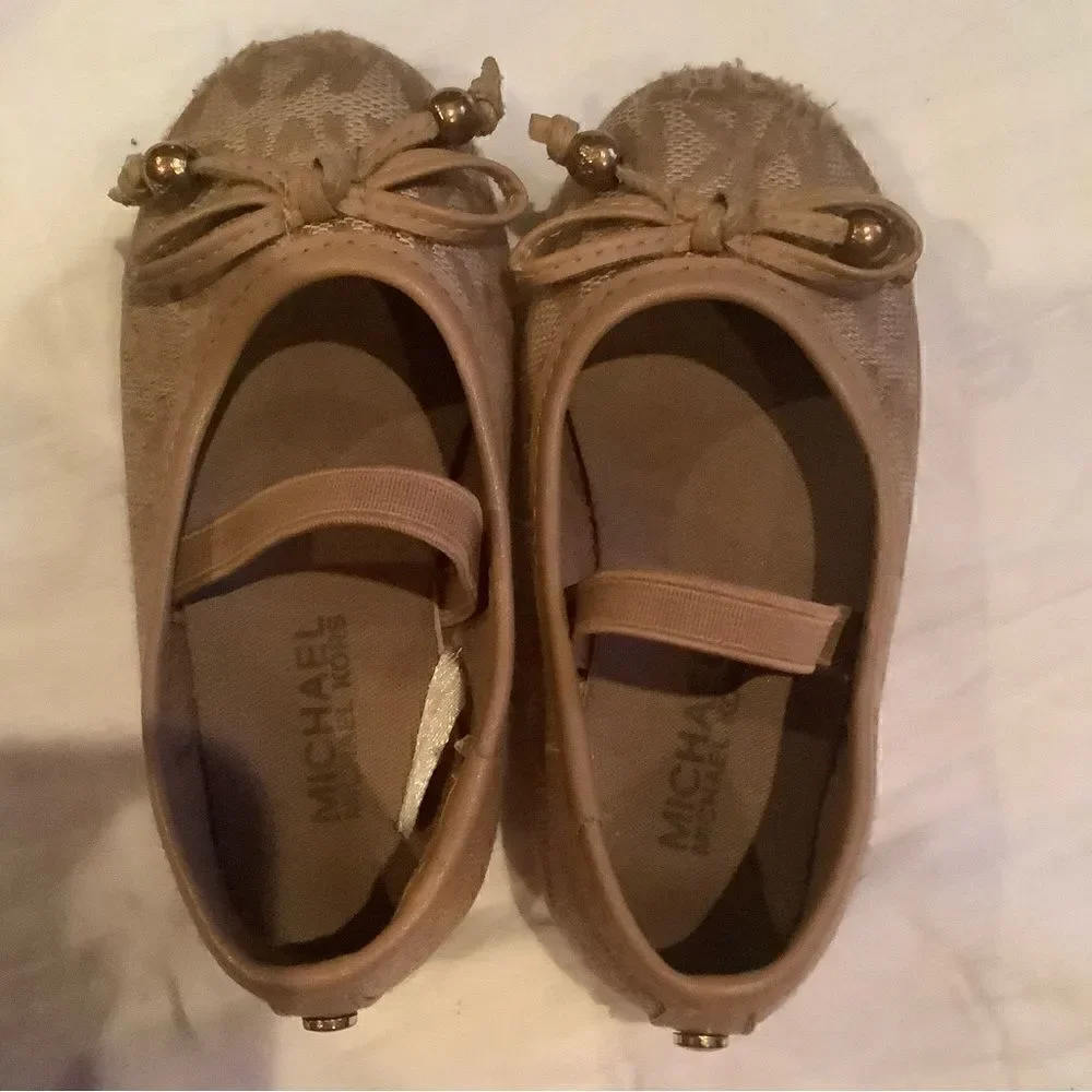 Michael Kors toddler size 6 tan dress shoes